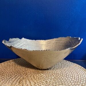 NWOT SIGNATURE BY NO18 Nickeletta Round Silver Finish Decorative Serving Bowl